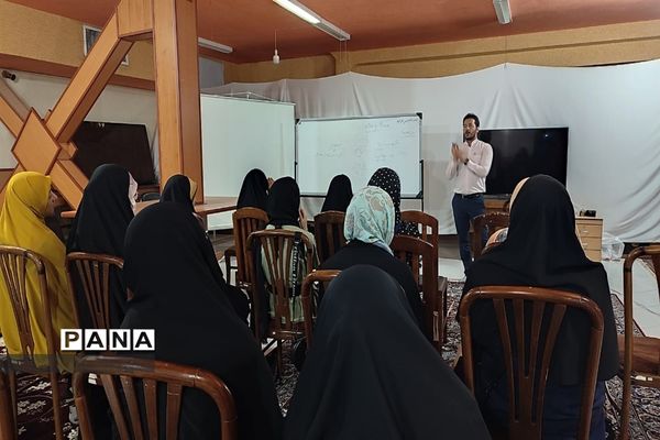 برگزاری‌آموزش‌های مهارت‌ و یادگیری‌ در تابستان شاد مدرسه فرزانگان ورامین