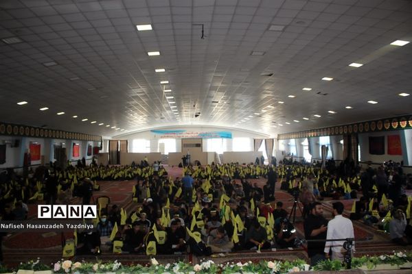 مراسم بدرقه کاروان دانش‌آموزی اربعین حسینی