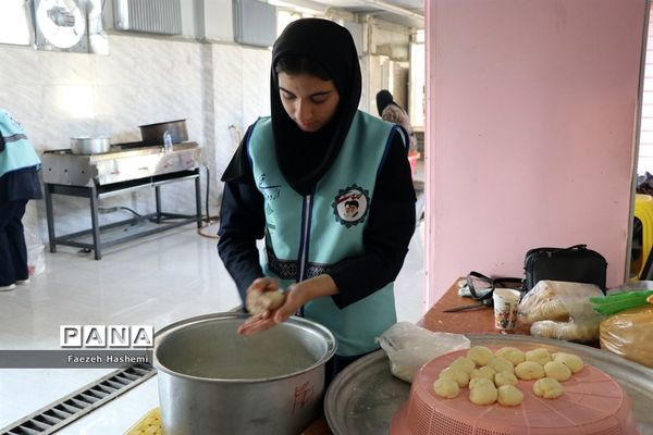 نشست جهاد تبیین اعضای دختر سازمان دانش‌آموزی در اردوی قطب 5 آذربایجان غربی