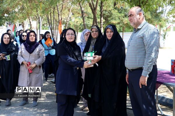 نشست جهاد تبیین اعضای دختر سازمان دانش‌آموزی در اردوی قطب 5 آذربایجان غربی