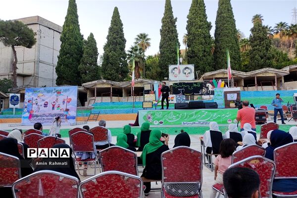 برگزاری همایش تامین دو هزار بسته  لوازم التحریر برای دانش‌آموزان سزاوار و بی سرپرست در شیراز