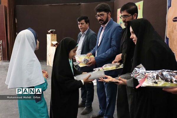 آیین اعطای گواهینامه قرآنی در آباده