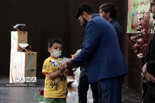 آیین اعطای گواهینامه قرآنی در آباده
