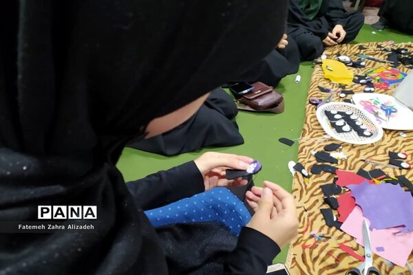 تهیه بسته‌های اهدایی برای شاد کردن زواران کوچک اربعین حسینی در کرج