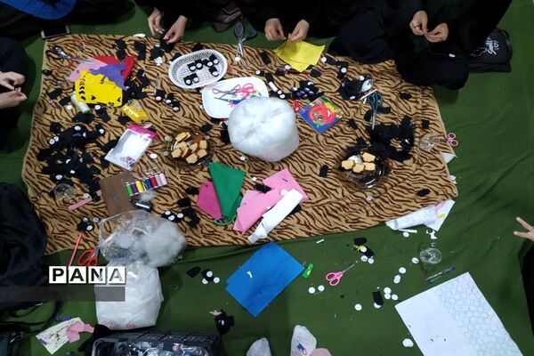 تهیه بسته‌های اهدایی برای شاد کردن زواران کوچک اربعین حسینی در کرج