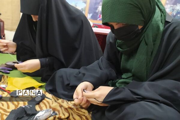 تهیه بسته‌های اهدایی برای شاد کردن زواران کوچک اربعین حسینی در کرج