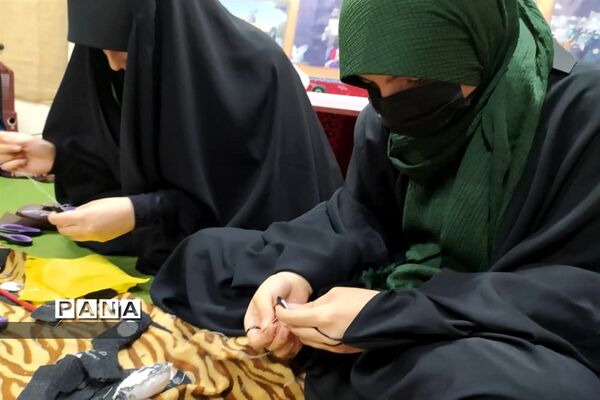 تهیه بسته‌های اهدایی برای شاد کردن زواران کوچک اربعین حسینی در کرج