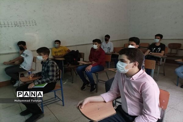 ویژه‌برنامه ورود دانش‌آموزان پایه دهم به مدرسه توحید