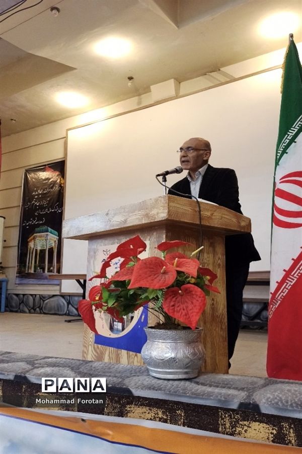 ویژه‌برنامه ورود دانش‌آموزان پایه دهم به مدرسه توحید