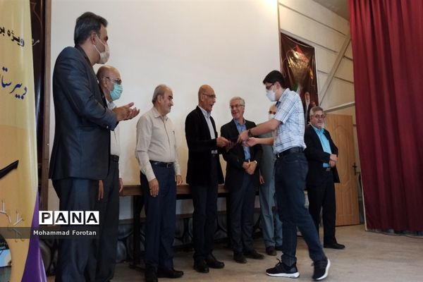 ویژه‌برنامه ورود دانش‌آموزان پایه دهم به مدرسه توحید