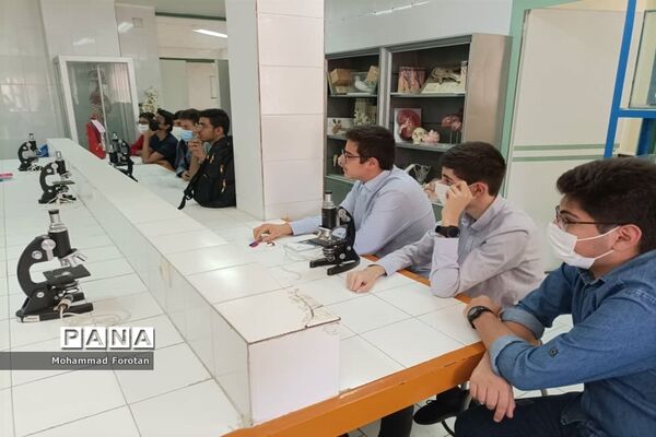 ویژه‌برنامه ورود دانش‌آموزان پایه دهم به مدرسه توحید