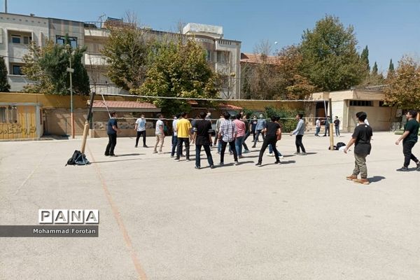 ویژه‌برنامه ورود دانش‌آموزان پایه دهم به مدرسه توحید