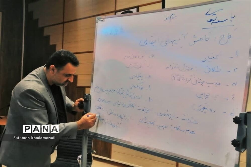 برگزاری دوره آموزشی ویژه مسئولان اجتماعی حوزه‌ها و پایگاه‌های محلات توسط معاونت اجتماعی سپاه ثارالله‌