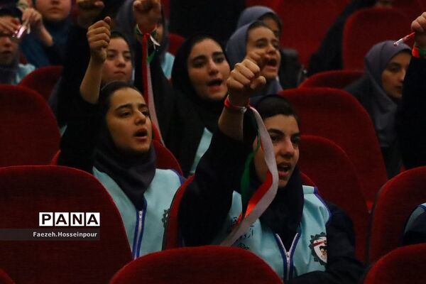 اجرای نمایش‌نامه شهید رضا پناهی در برنامه شب خاطره اردو قطبی دماوند