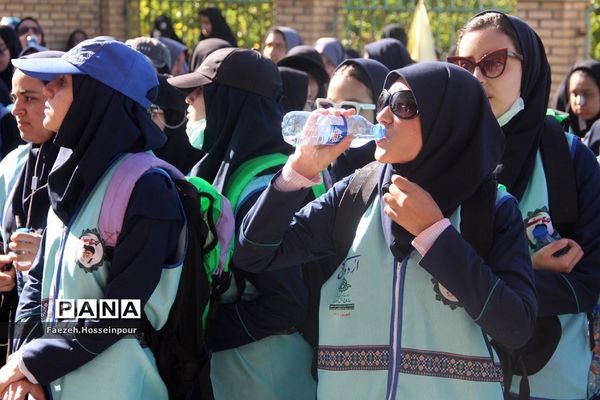 کوه‌پیمایی دانش‌آموزان عضو سازمان دانش‌آموزی اردو قطبی در دماوند