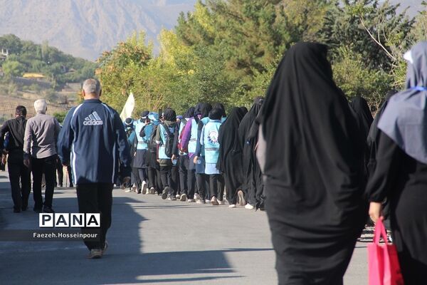 کوه‌پیمایی دانش‌آموزان عضو سازمان دانش‌آموزی اردو قطبی در دماوند