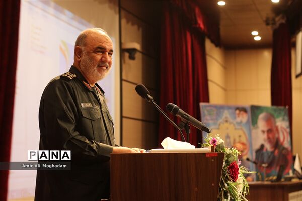 حضور سردار سلامی، در جلسه دانش‌افزایی و توانمندسازی اساتید بسیجی