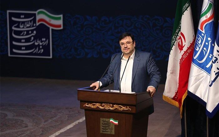 دروس سواد فضای مجازی باید در نظام آموزشی مدارس وارد شود