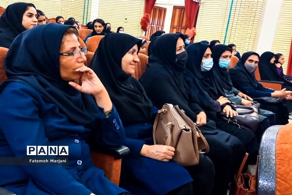 دیدار رئیس سازمان دانش‌آموزی فارس با دانش‌آموزان و مربیان در فیروزآباد