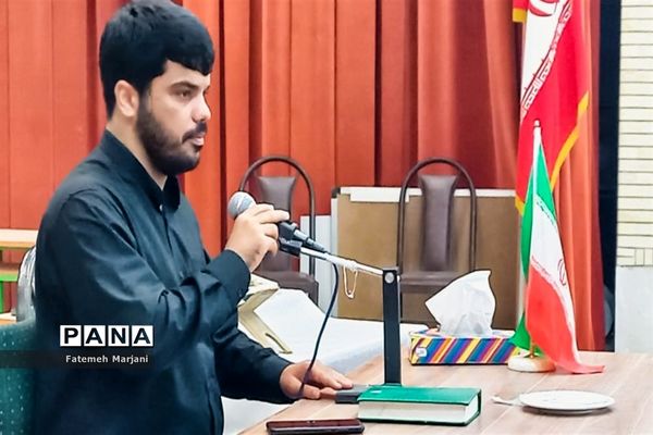 دیدار رئیس سازمان دانش‌آموزی فارس با دانش‌آموزان و مربیان در فیروزآباد