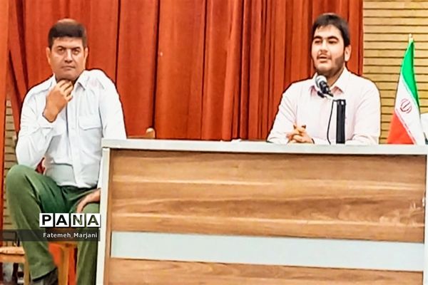 دیدار رئیس سازمان دانش‌آموزی فارس با دانش‌آموزان و مربیان در فیروزآباد