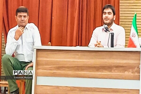 دیدار رئیس سازمان دانش‌آموزی فارس با دانش‌آموزان و مربیان در فیروزآباد