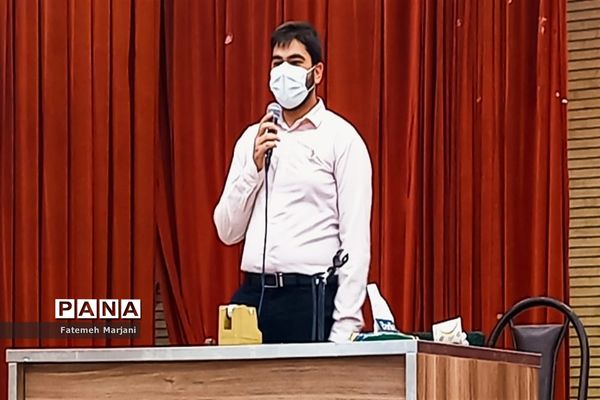 دیدار رئیس سازمان دانش‌آموزی فارس با دانش‌آموزان و مربیان در فیروزآباد