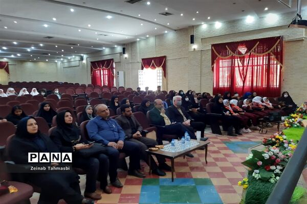 دیدار رئیس سازمان دانش‌آموزی فارس با مربیان و دانش‌آموزان در سروستان