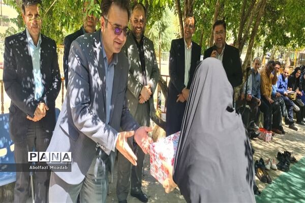 تجلیل از بهورزان نمونه کاشمری