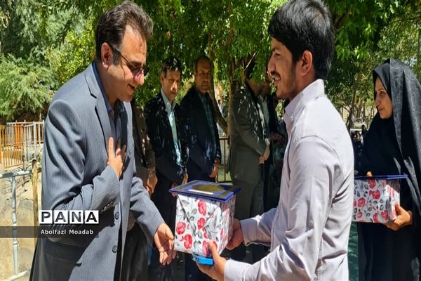 تجلیل از بهورزان نمونه کاشمری