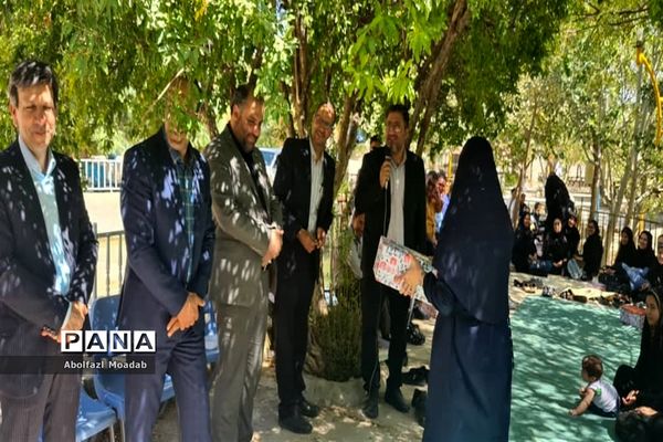 تجلیل از بهورزان نمونه کاشمری