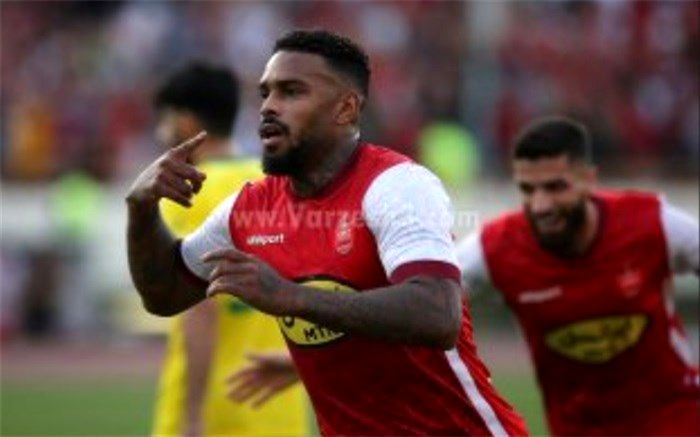 لوکادیا: پرسپولیسی‌ها هر روز سورپرایزم می‌کنند
