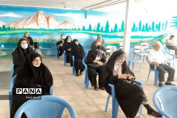 قدردانی از اعضای انجمن اولیا دبیرستان ادیب منطقه ۱۳