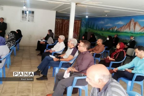 قدردانی از اعضای انجمن اولیا دبیرستان ادیب منطقه ۱۳