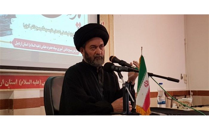 دانش‌آموزان بسیجی سرآمدان علم و دانش شوند