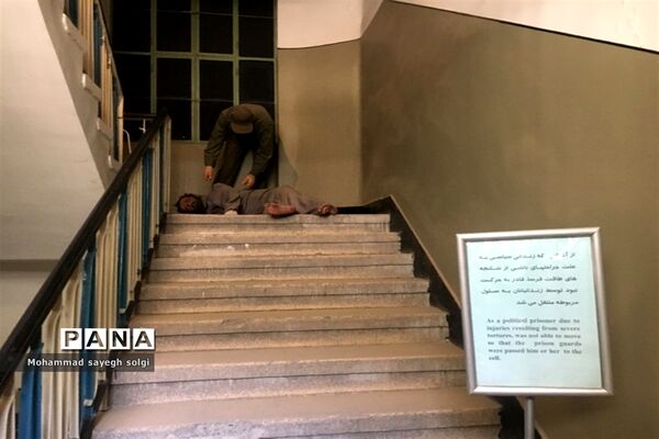 بازدید دانش‌آموزان علامه حلی ۴  از موزه عبرت