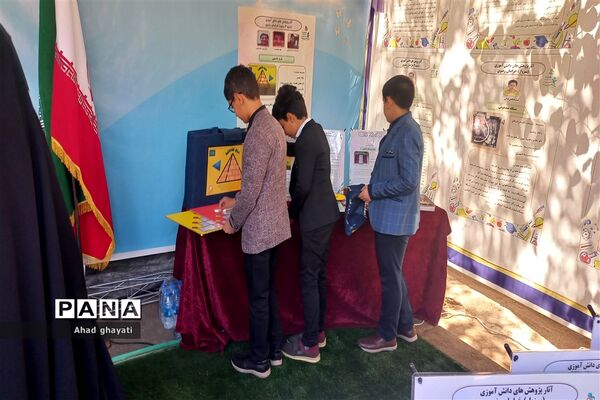 معرفی توانمندی‌های دانش‌آموزان درقالب چهارغرفه نمایشگاهی دردانشگاه فرهنگیان مشهد