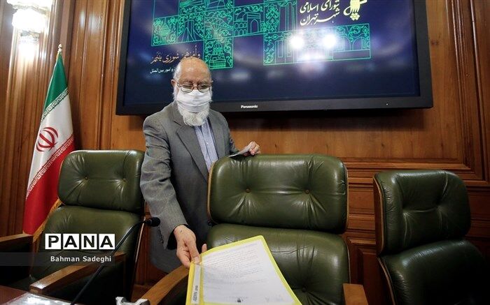 چمران: شوراها نباید از حقوق خود عقب‌نشینی کنند