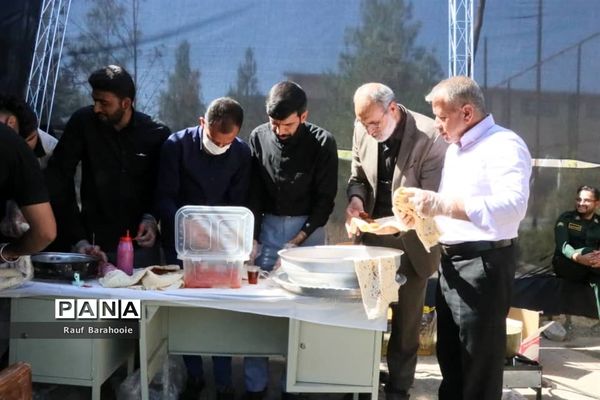 پذیرایی از زائران پاکستانی اربعین در مجتمع ورزشی شهید بهشتی زاهدان