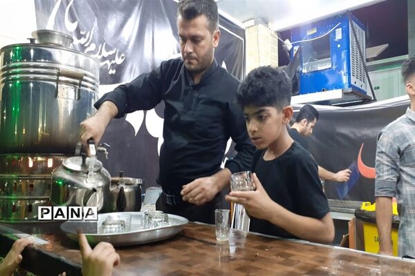 پذیرایی از زوار اربعین در اندیمشک