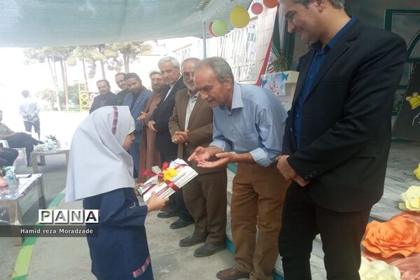 آغاز توزیع کُتُب درسی به دانش‌آموزان و مدارس کاشمر