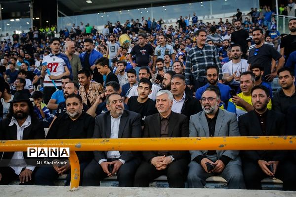 دیدار تیم های استقلال تهران و نساجی مازندران