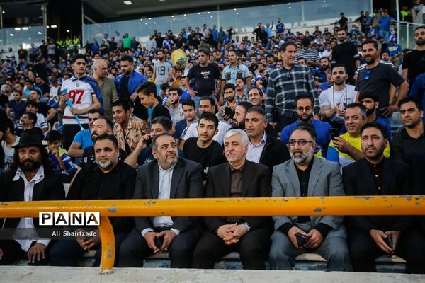 دیدار تیم های استقلال تهران و نساجی مازندران