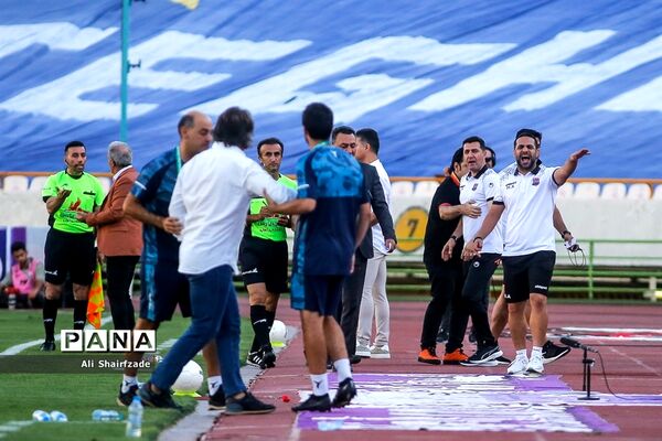 دیدار تیم های استقلال تهران و نساجی مازندران
