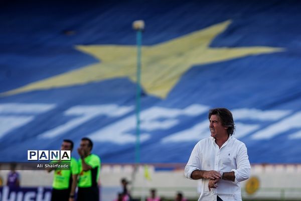 دیدار تیم های استقلال تهران و نساجی مازندران