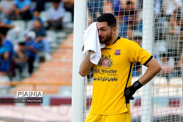 دیدار تیم های استقلال تهران و نساجی مازندران