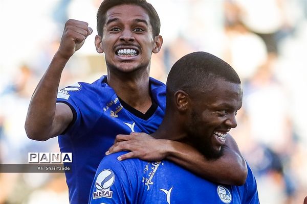 دیدار تیم های استقلال تهران و نساجی مازندران