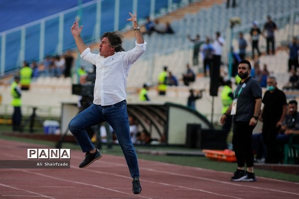 دیدار تیم های استقلال تهران و نساجی مازندران