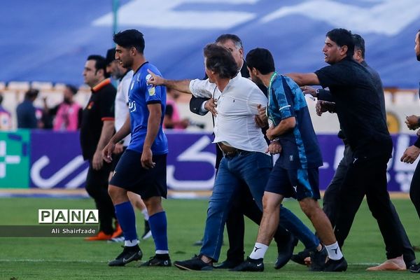 دیدار تیم های استقلال تهران و نساجی مازندران