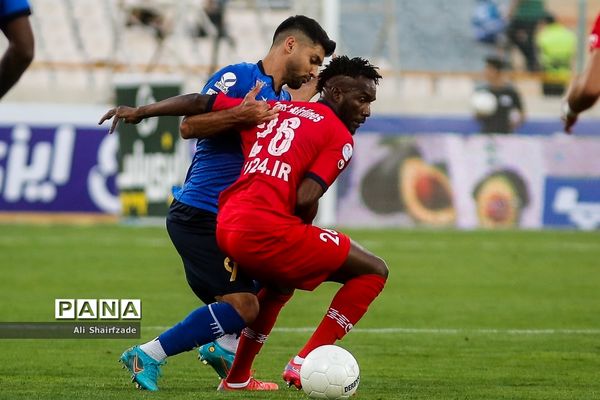 دیدار تیم های استقلال تهران و نساجی مازندران